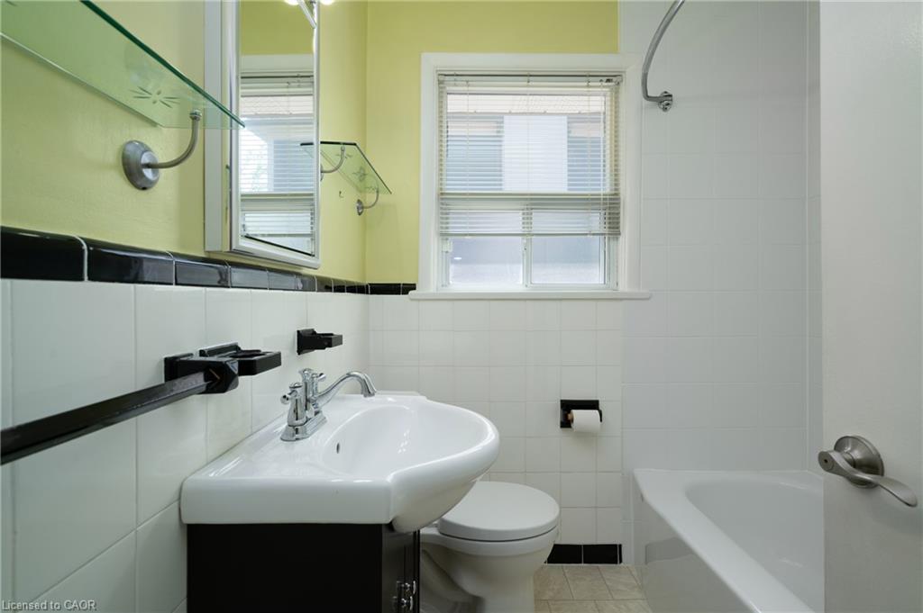 1304 Avon Crescent Property Photo 16