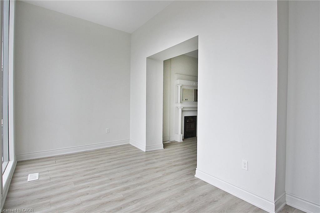 76 Wentworth Street S Property Photo 4