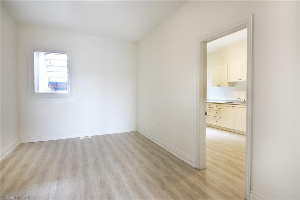 76 Wentworth Street S Property Photo 8
