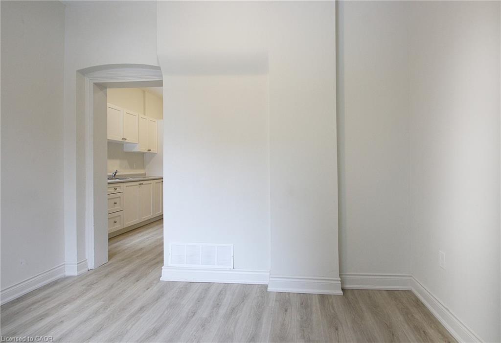 76 Wentworth Street S Property Photo 16