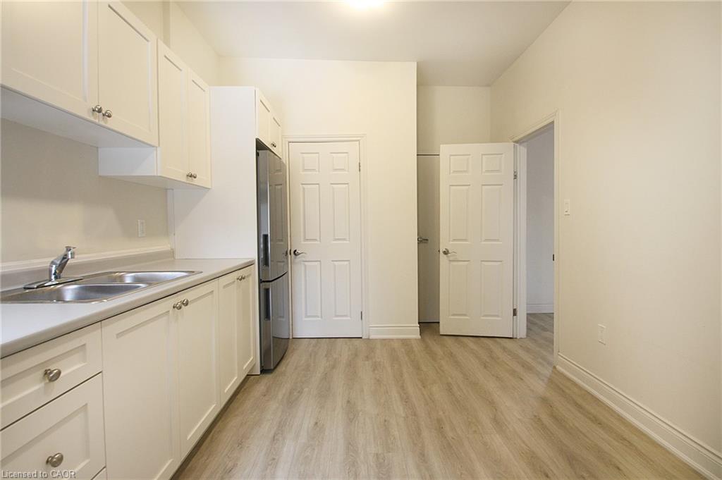 76 Wentworth Street S Property Photo 17