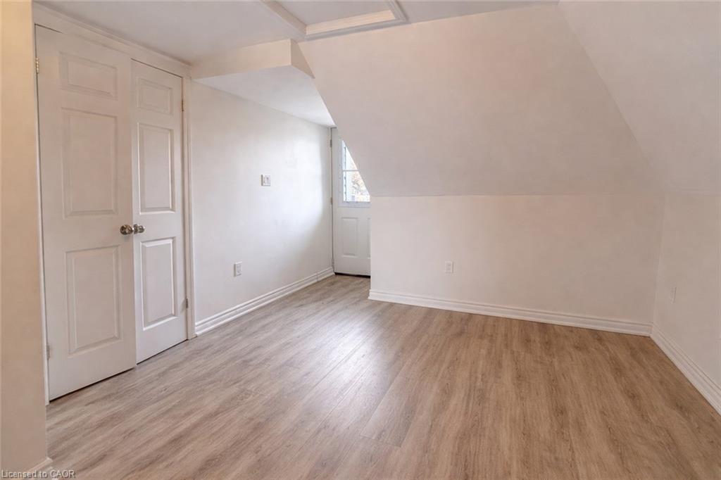 76 Wentworth Street S Property Photo 32
