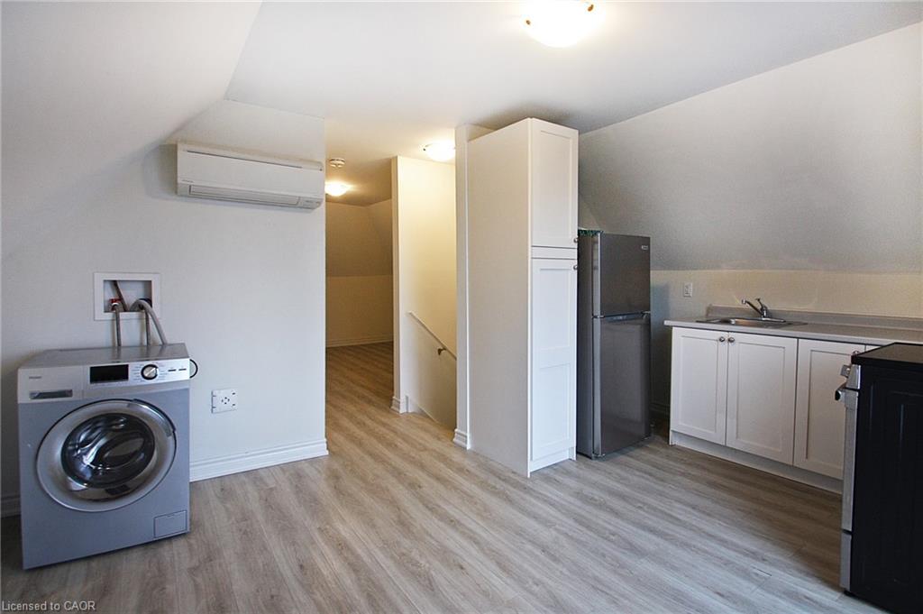 76 Wentworth Street S Property Photo 37