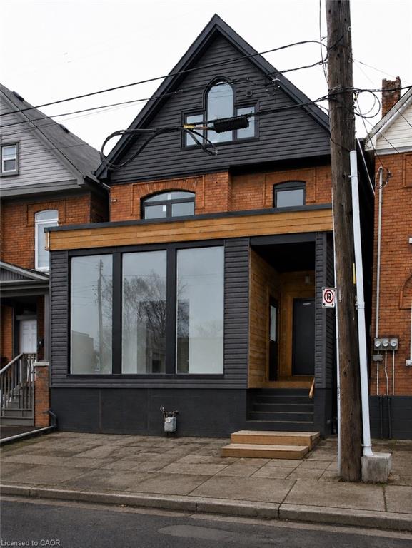 76 Wentworth Street S Property Photo 2