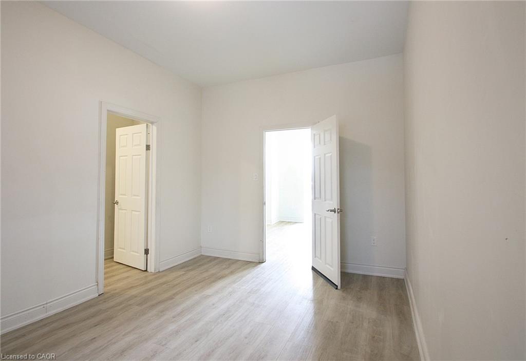 76 Wentworth Street S Property Photo 9