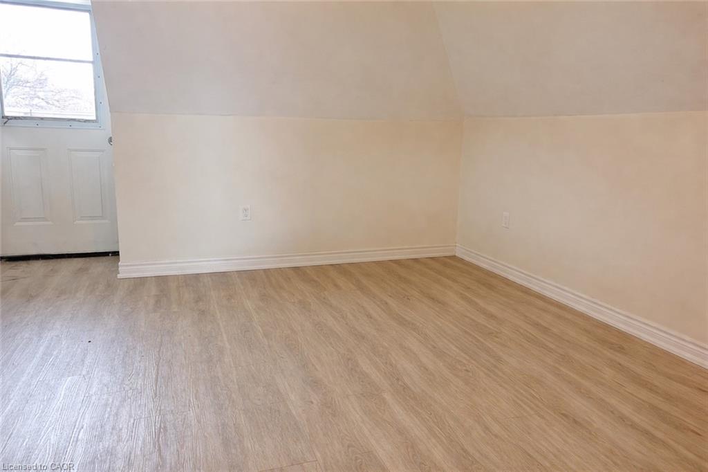 76 Wentworth Street S Property Photo 33