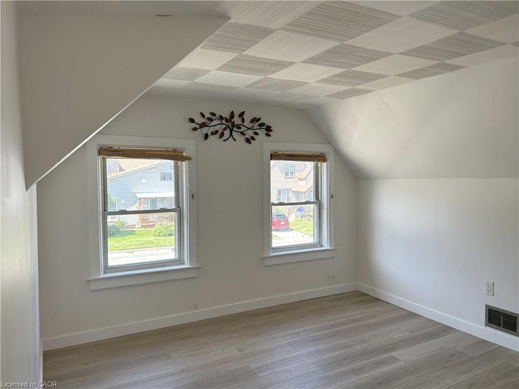 191 Queen Street N Property Photo 23