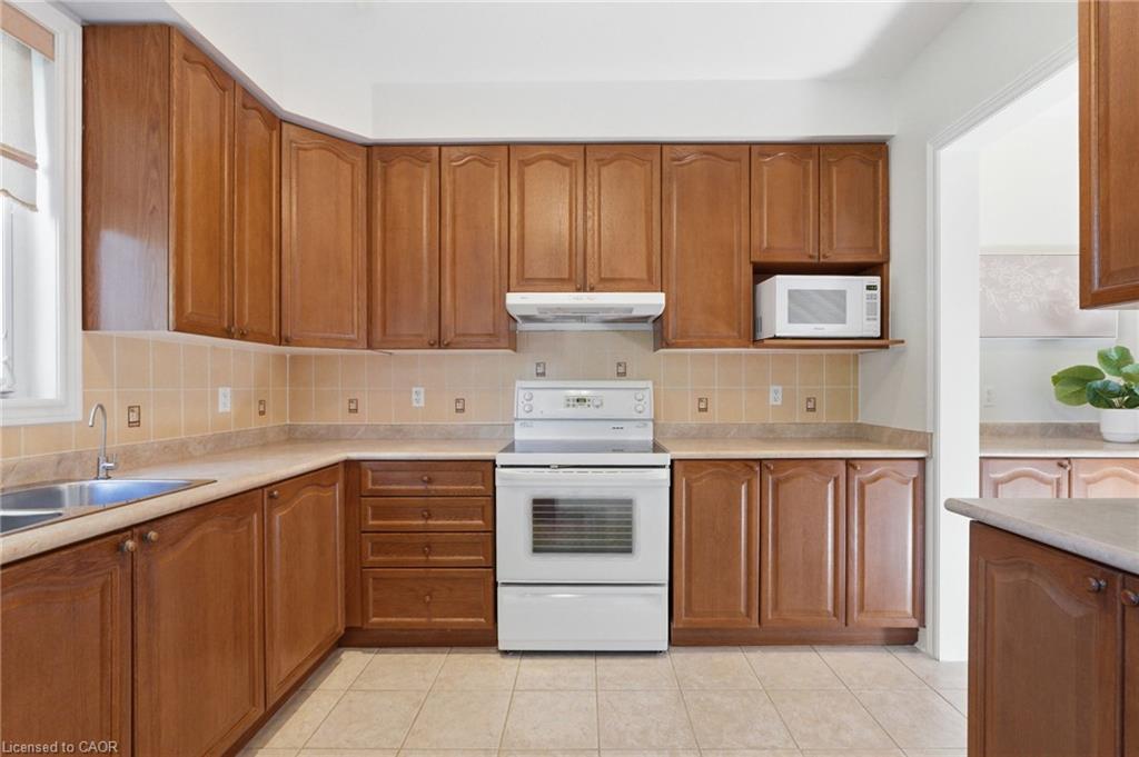 2241 Glazebrook Circle Property Photo 13