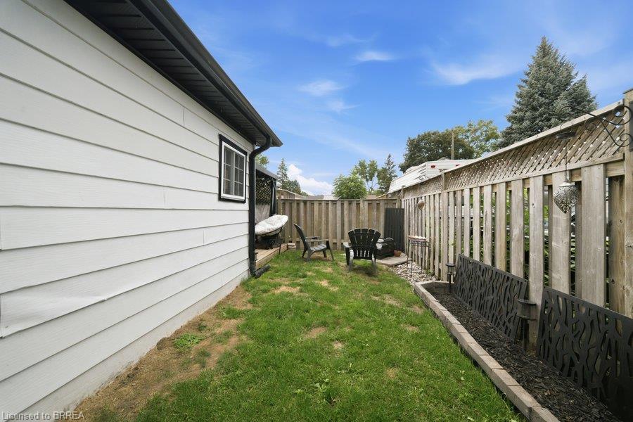 11 Esther Street Property Photo 32