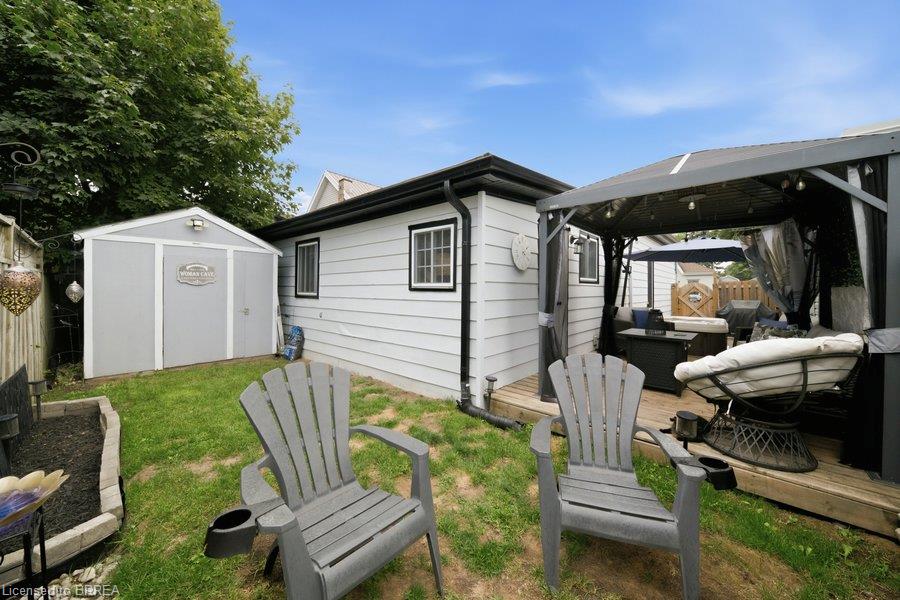 11 Esther Street Property Photo 33