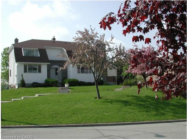 9-225 Shakespeare Drive Property Photo 1