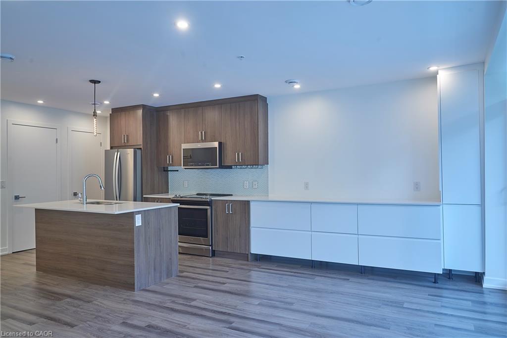 601-479 Charlton Avenue E Property Photo 10