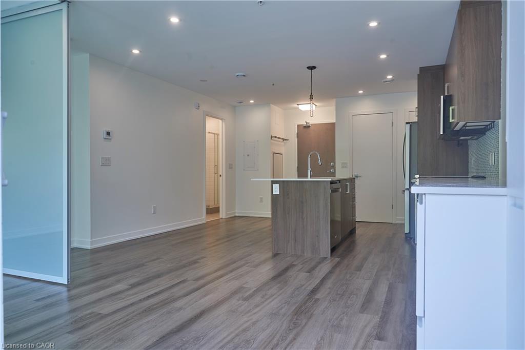 601-479 Charlton Avenue E Property Photo 14
