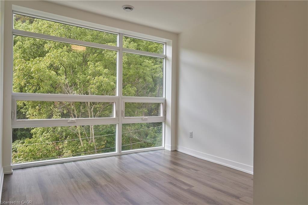 601-479 Charlton Avenue E Property Photo 18