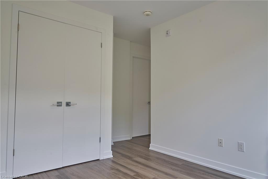 601-479 Charlton Avenue E Property Photo 20
