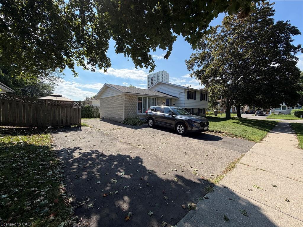 148 Pepperwood Crescent Property Photo 2