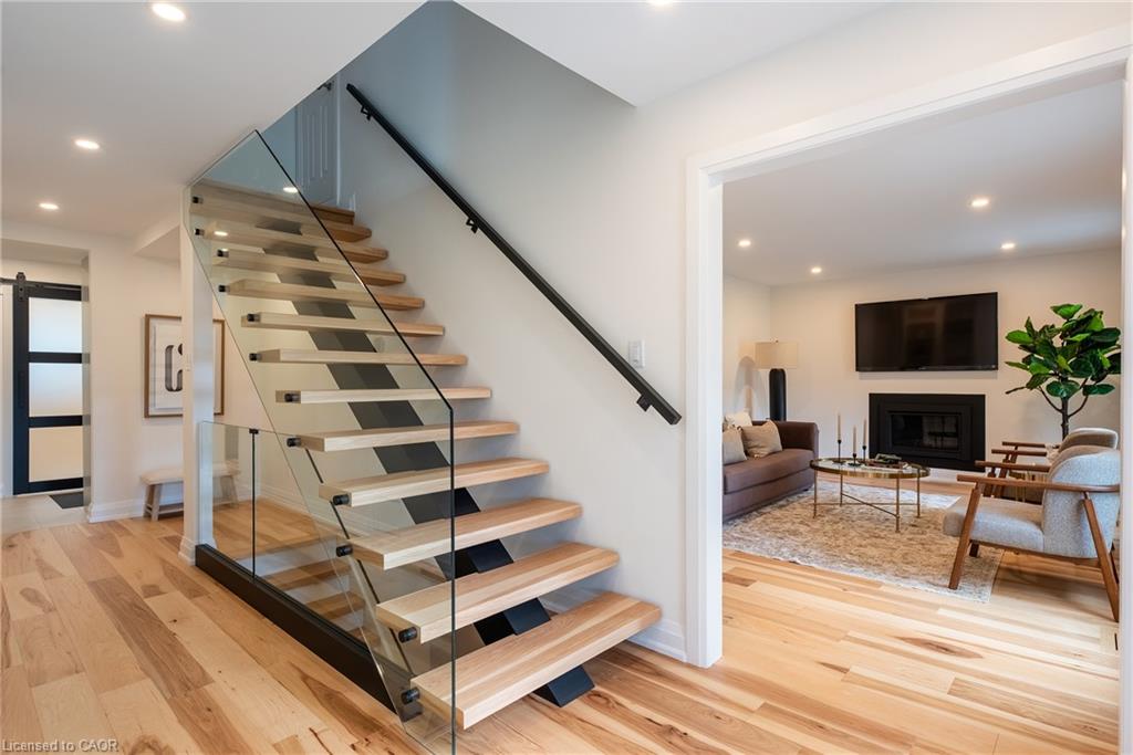 579 Fourth Line Property Photo 5