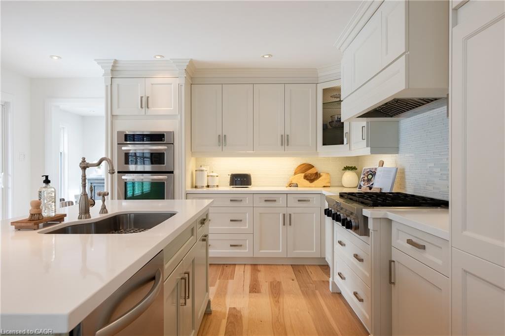 579 Fourth Line Property Photo 13