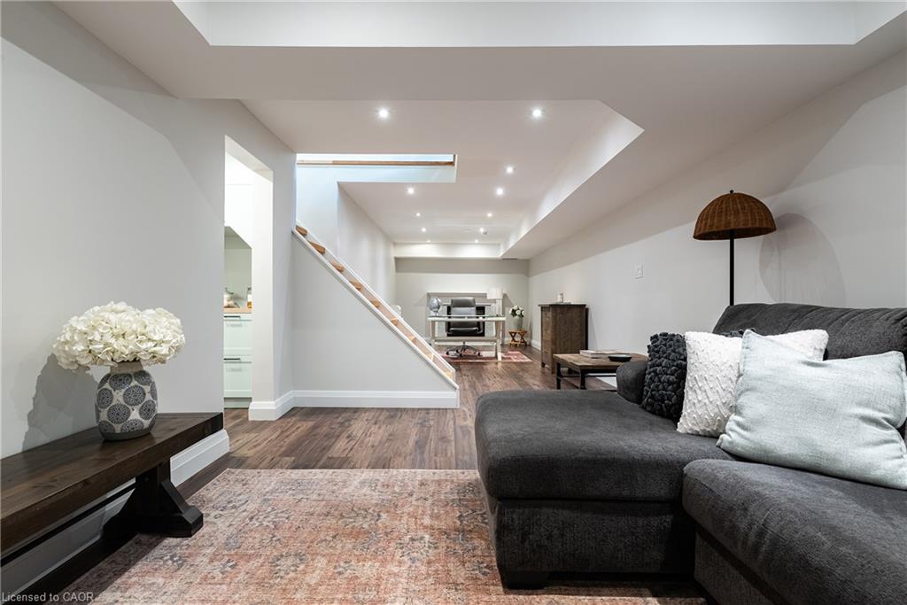 579 Fourth Line Property Photo 31