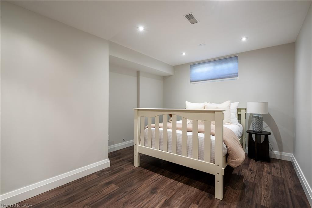 579 Fourth Line Property Photo 34
