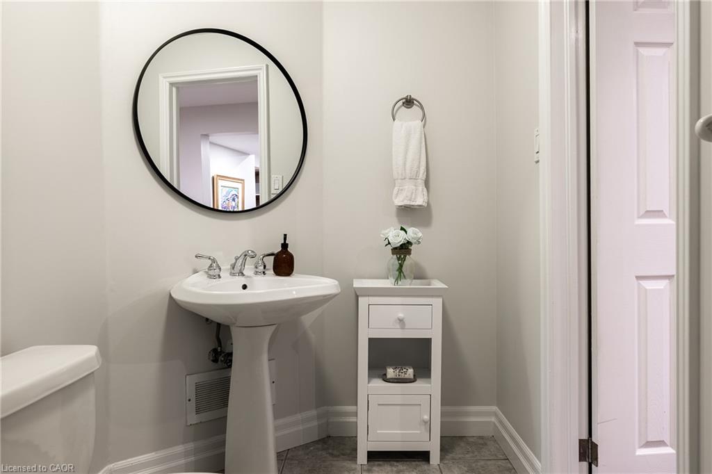579 Fourth Line Property Photo 35