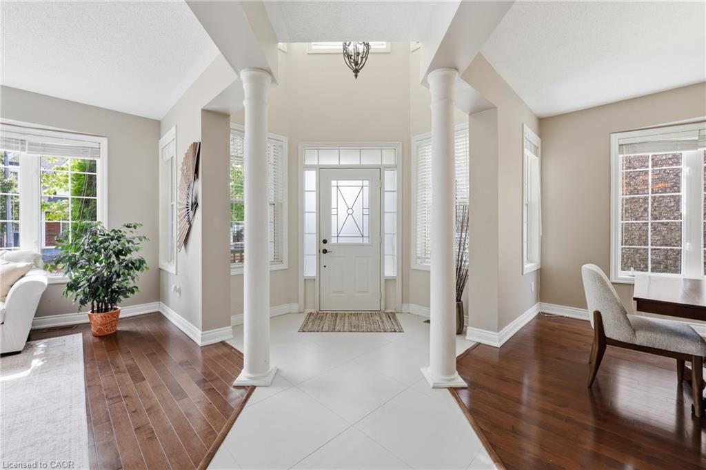 2295 Glazebrook Circle Property Photo 3