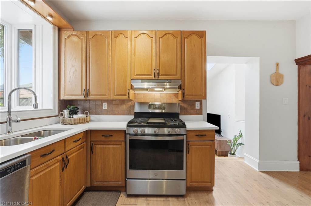 356 Hughson Street N Property Photo 10