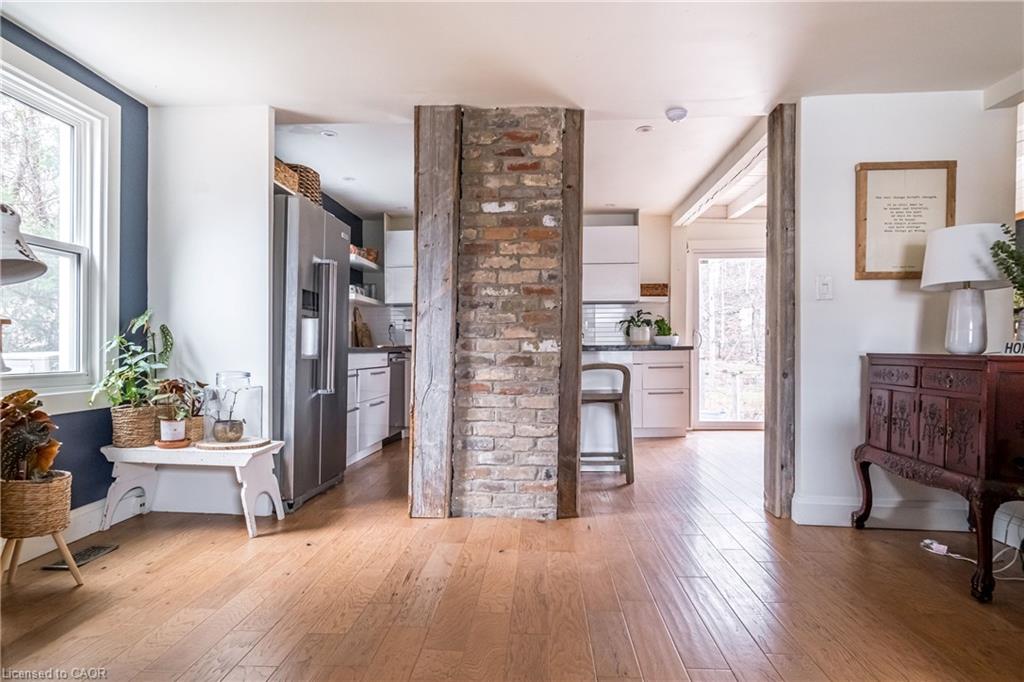 39 Park Street E Property Photo 11