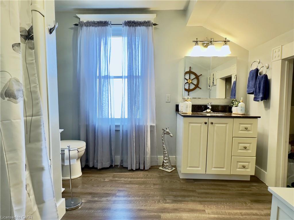 160 William Street Property Photo 33