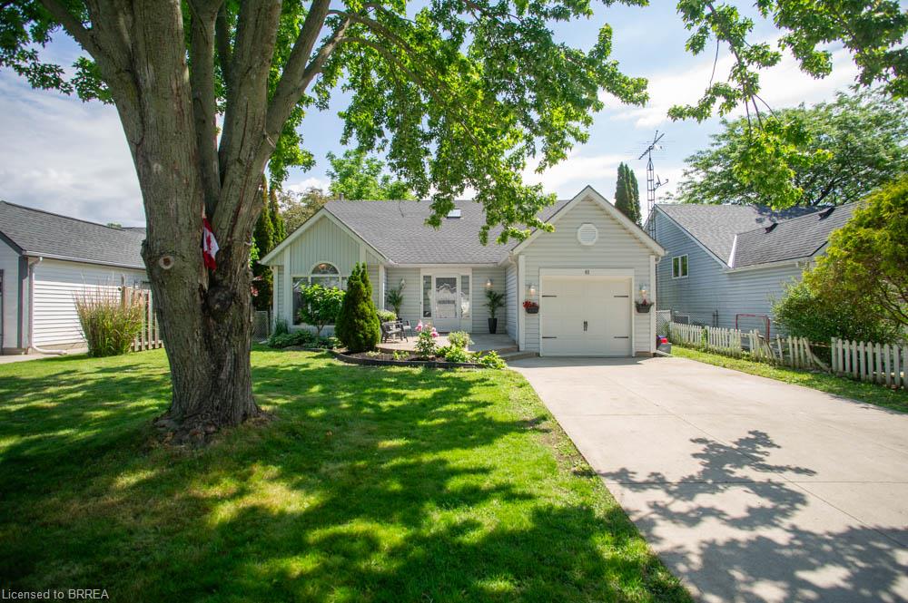 61 Leslie Avenue Property Photo 2