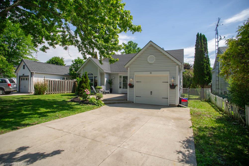61 Leslie Avenue Property Photo 4