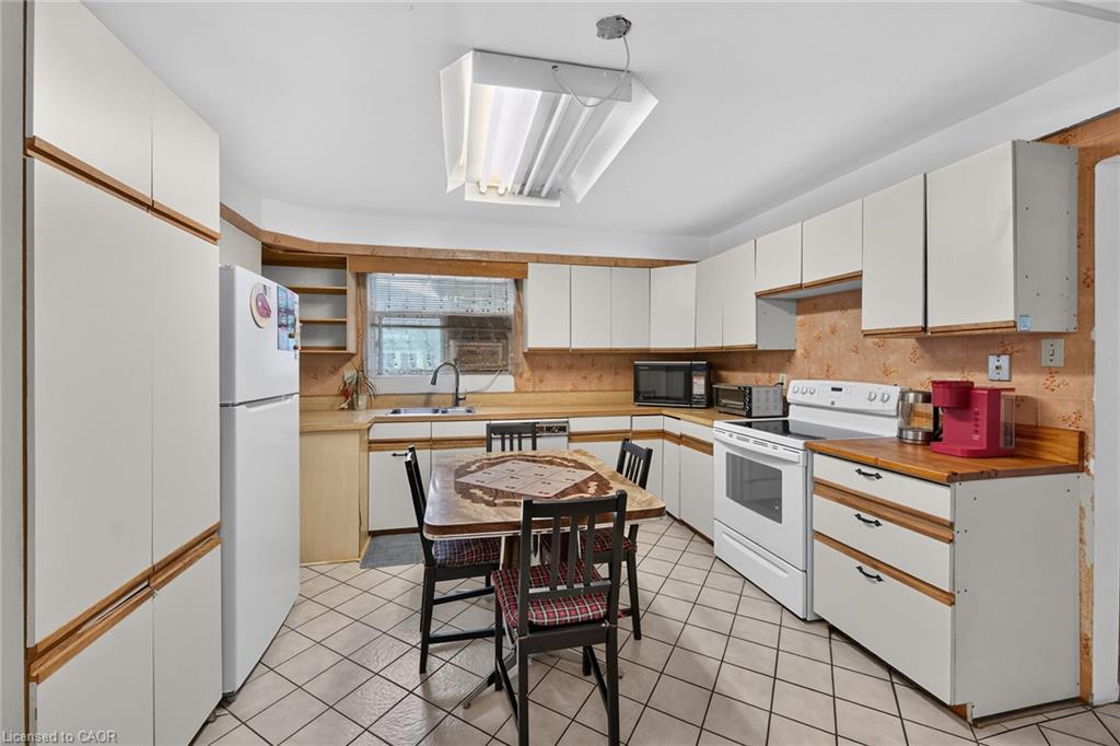 3239 Queen Frederica Drive Property Photo 14