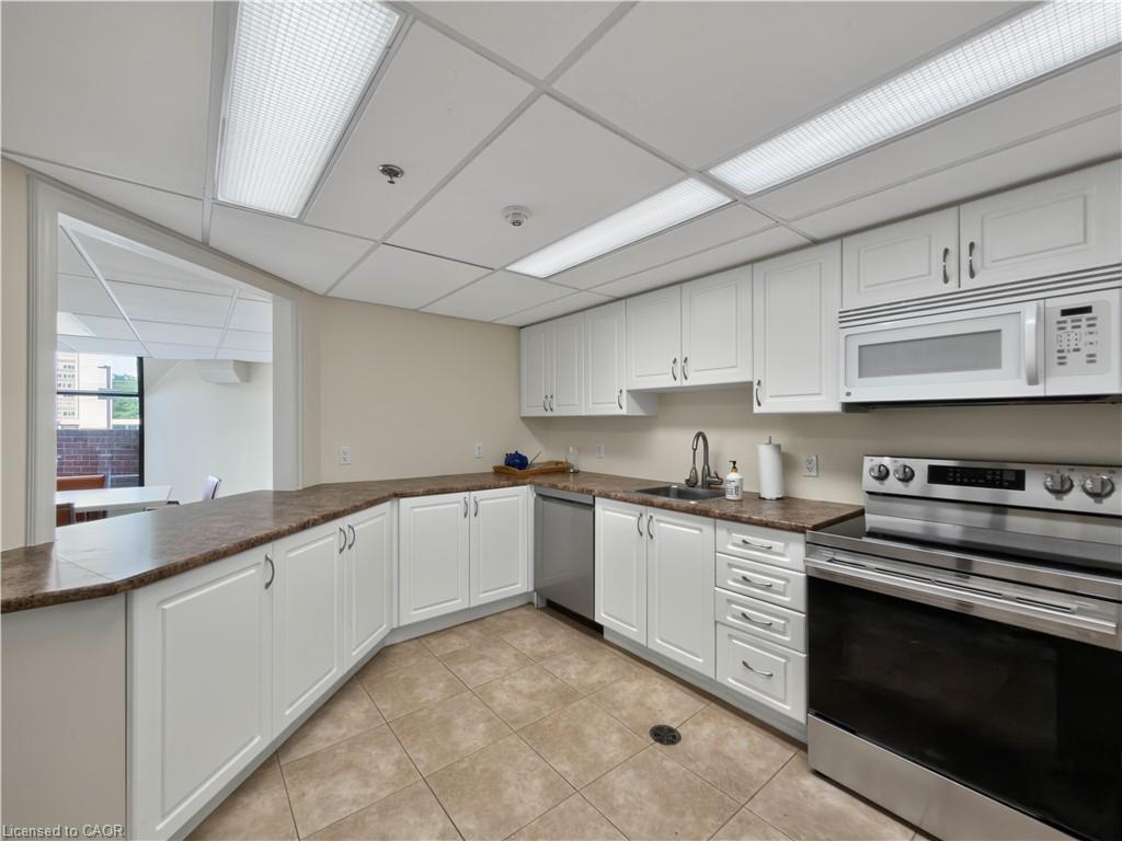 202-1230 Marlborough Court Property Photo 7