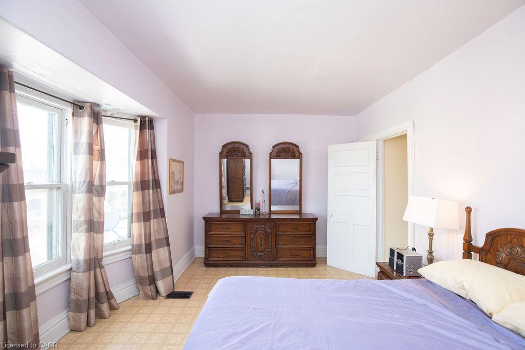 66 Sherman Avenue N Property Photo 26