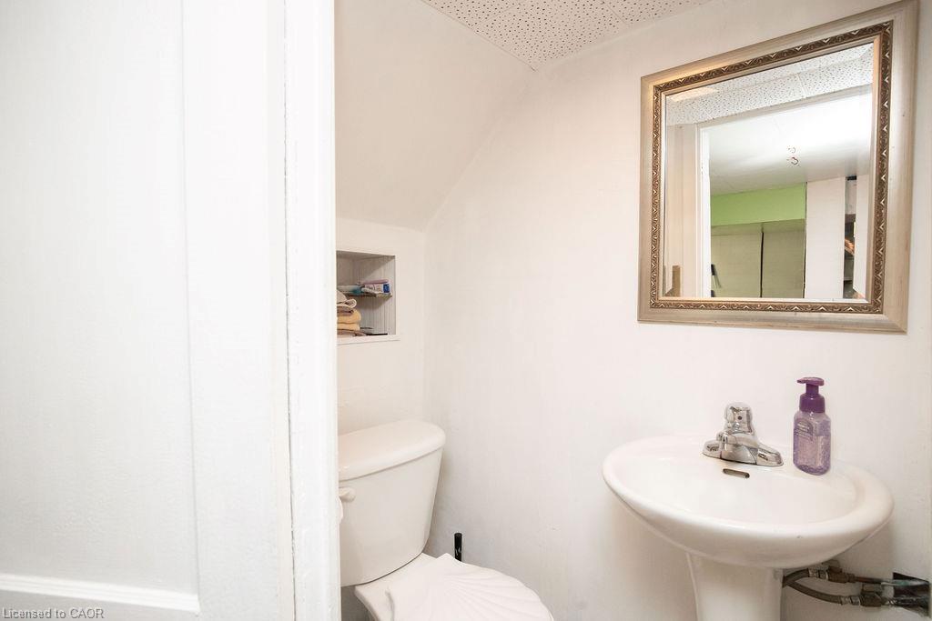 66 Sherman Avenue N Property Photo 33