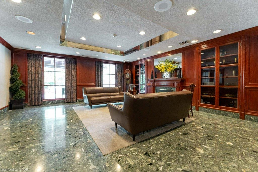 1106-880 Dundas Street W Property Photo 6