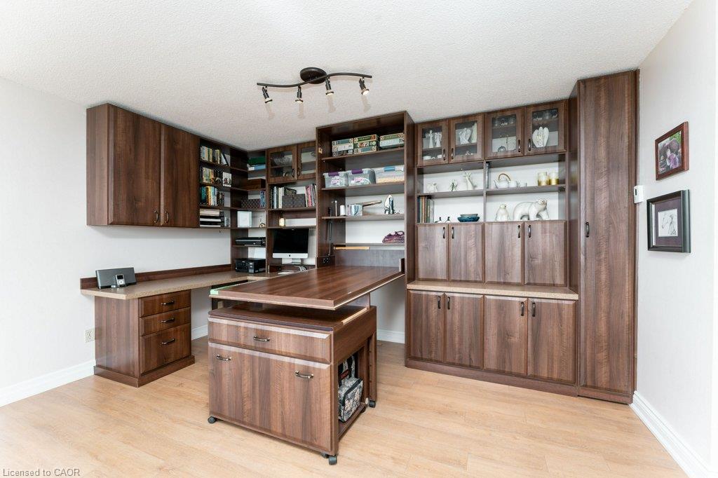 1106-880 Dundas Street W Property Photo 19