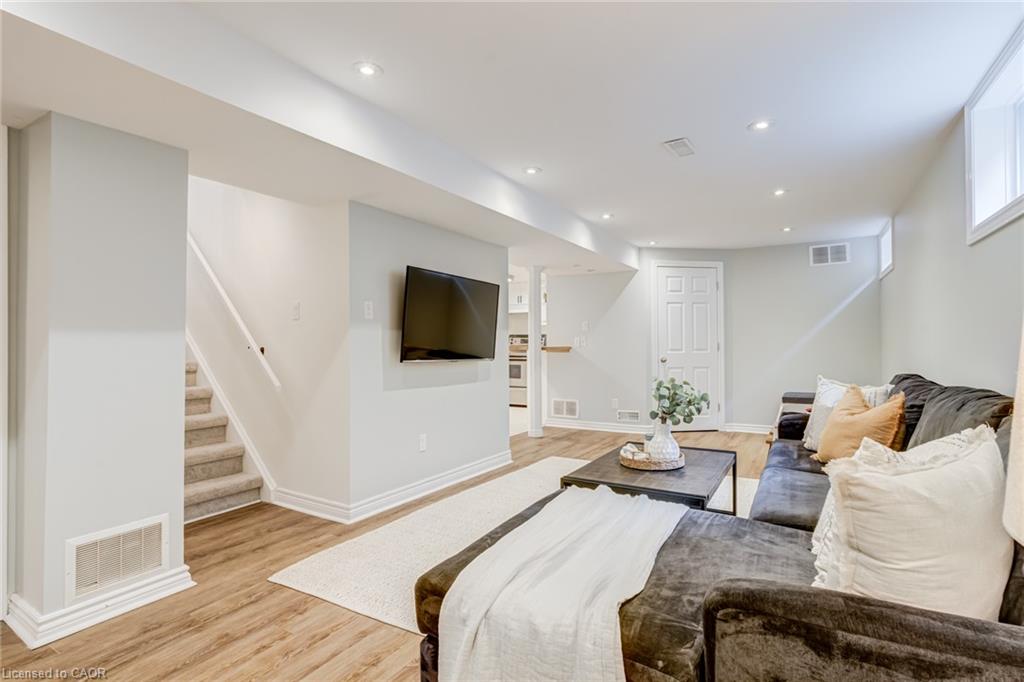28 Helen Street Property Photo 26