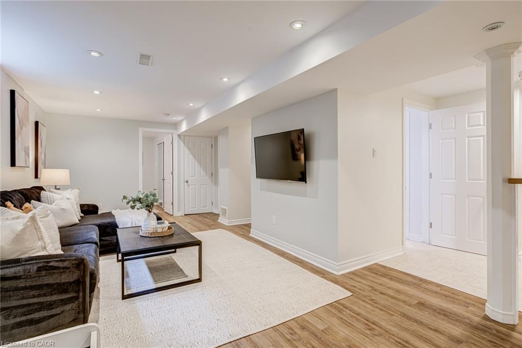 28 Helen Street Property Photo 27