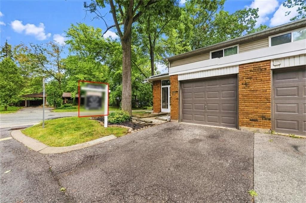 61-1270 Gainsborough Drive Property Photo 2