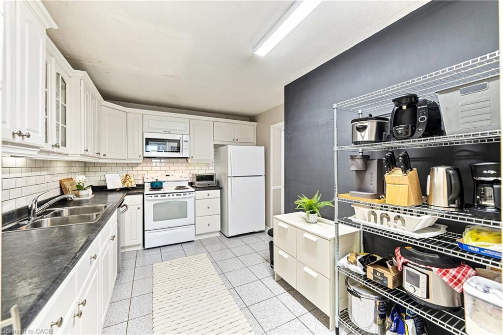 61-1270 Gainsborough Drive Property Photo 6