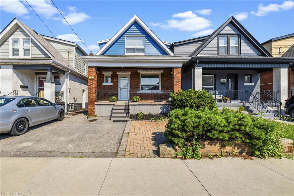 138 Cameron Avenue N Property Photo 1