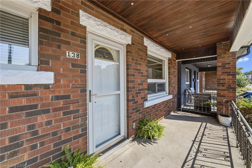 138 Cameron Avenue N Property Photo 3