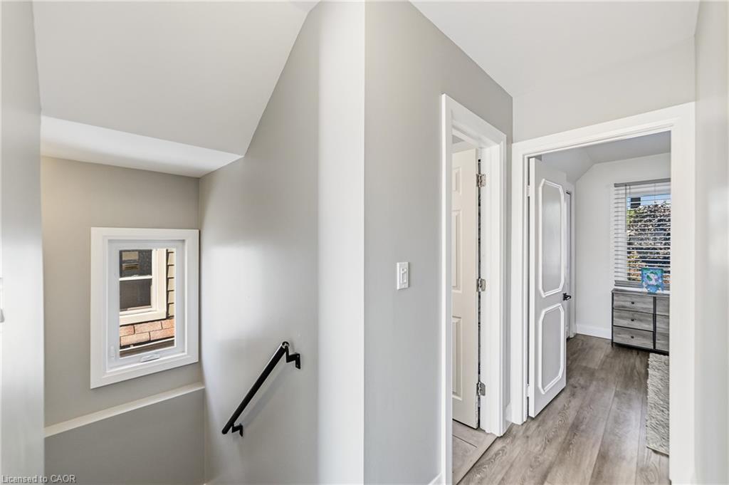 138 Cameron Avenue N Property Photo 12