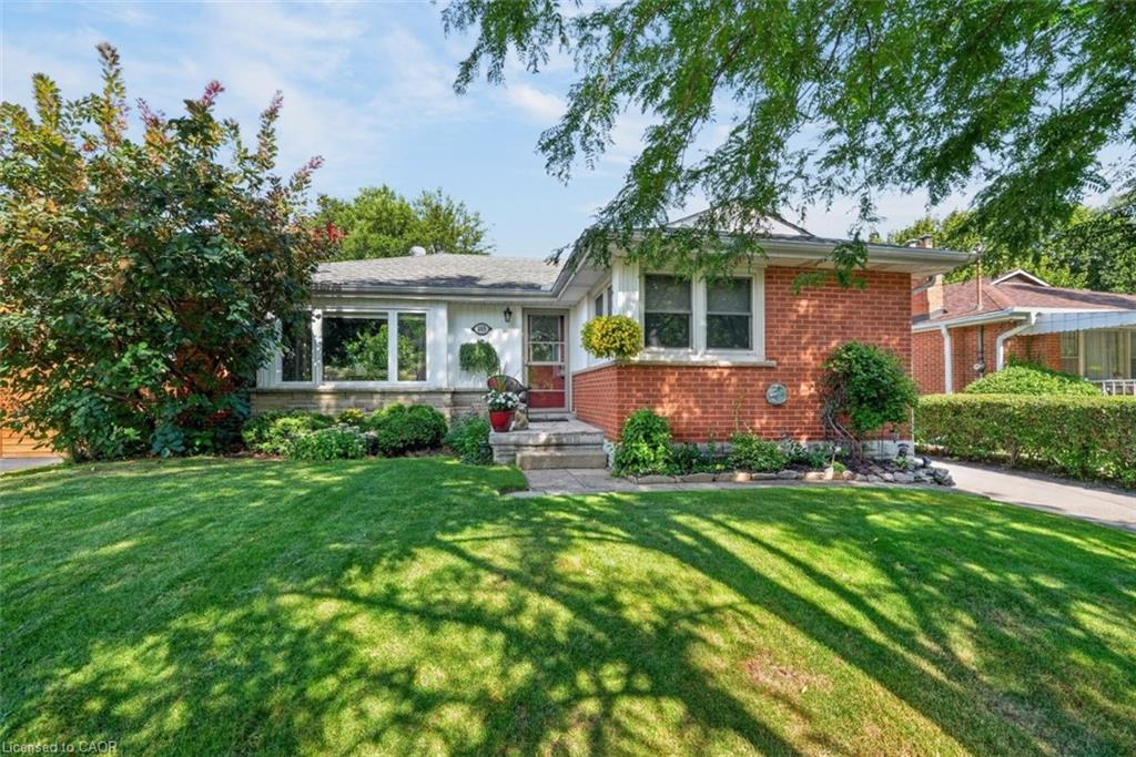 465 Springbank Crescent
