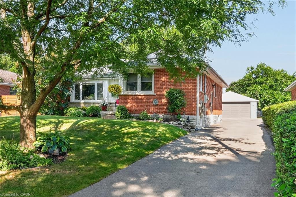 465 Springbank Crescent Property Photo 1