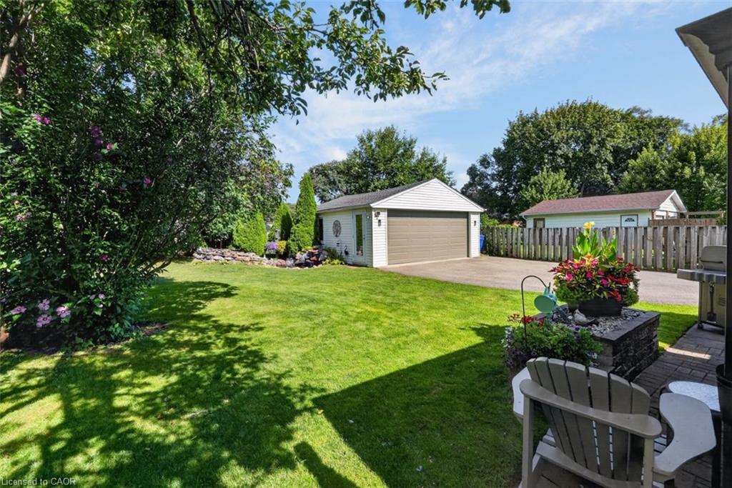 465 Springbank Crescent Property Photo 2