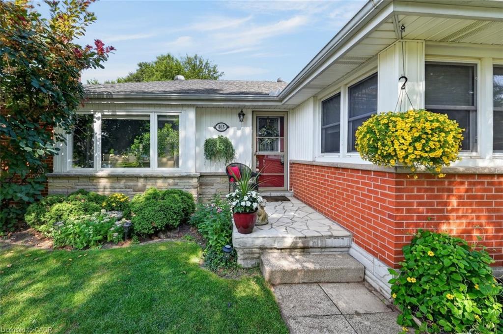 465 Springbank Crescent Property Photo 4
