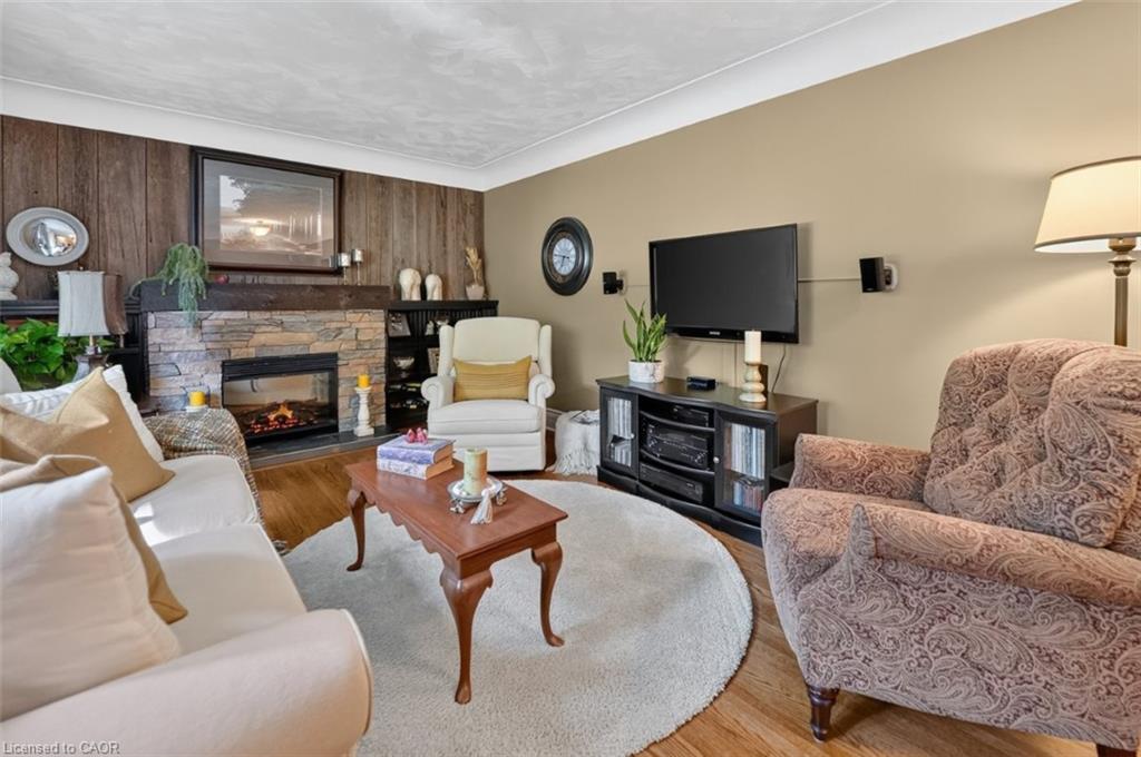 465 Springbank Crescent Property Photo 6