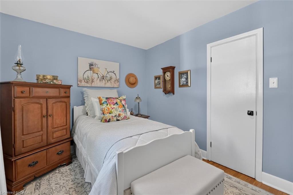 465 Springbank Crescent Property Photo 11